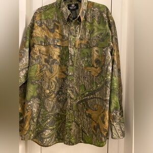 Men’s Mossy Oak Camouflage Button Down Shirt XL